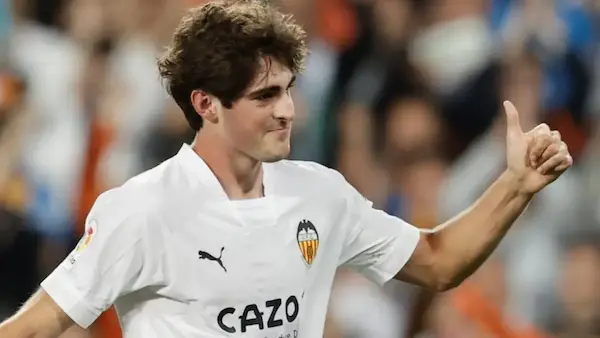 Arsenal "nhắm" sao của Valencia Javi Guerra