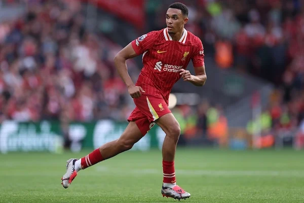 Trent Alexander-Arnold tiếp tục gắn bó với Liverpool