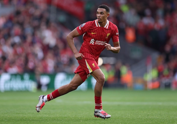 Trent Alexander-Arnold tiếp tục gắn bó với Liverpool