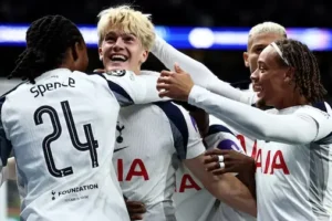 Chelsea có chiêu mộ được Lucas Bergvall?